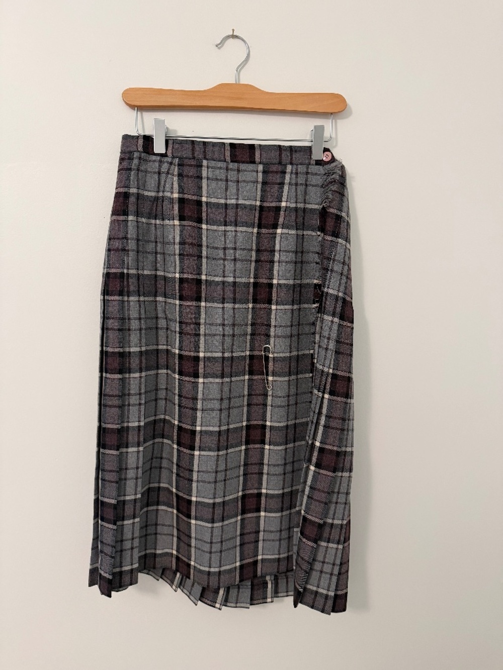 VINTAGE MADE IN CANADA: 100% Virgin Wool Kilt